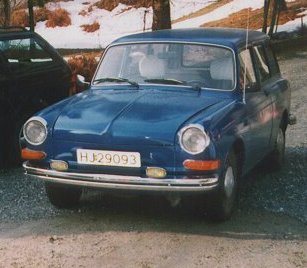 Morten's blue Squareback with fog lights